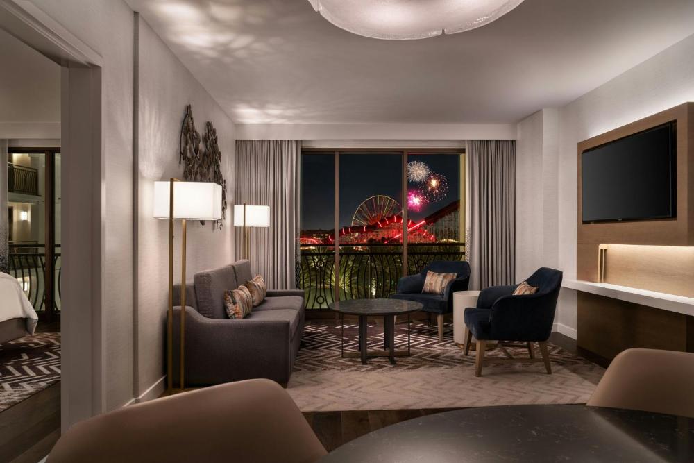 Theme Park View, 1 Bedroom Suite, 1 King, Sofa bed interior